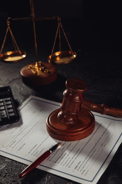 wooden gavel business contract vertical image_253401 2018